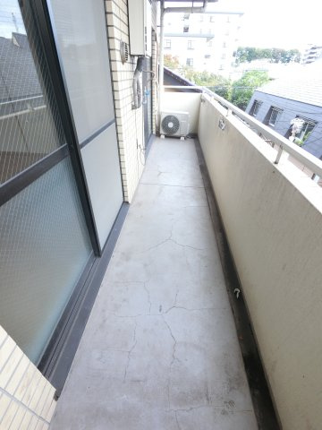 メゾンリヴィエール道場北のバルコニー