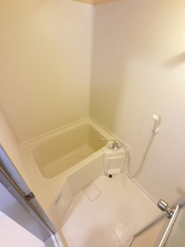 メゾンリヴィエール道場北の浴室