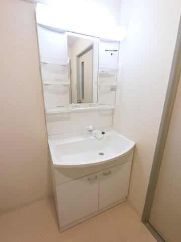 メゾンリヴィエール道場北の独立洗面台