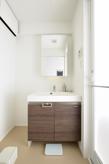 新品家具付きマンション春吉11(KaGood福岡)の独立洗面台|朝の身支度には欠かせない独立洗面化粧台