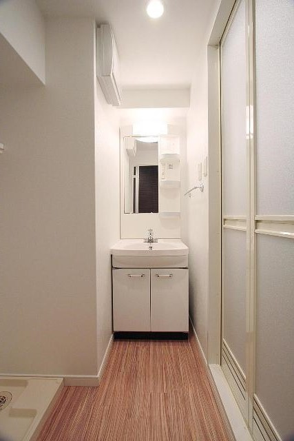 新品家具付きマンション出1(KaGood福岡)の独立洗面台|独立洗面台です