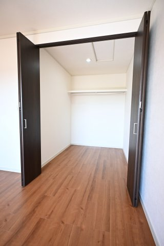 伊勢原市桜台４丁目　戸建の洋室