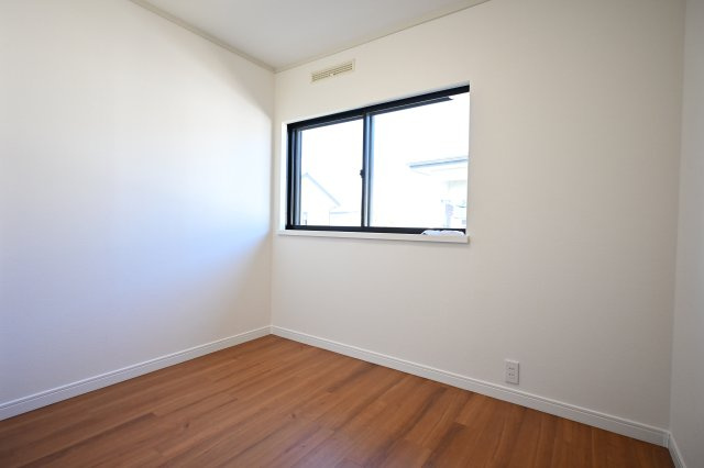 伊勢原市桜台４丁目　戸建の洋室