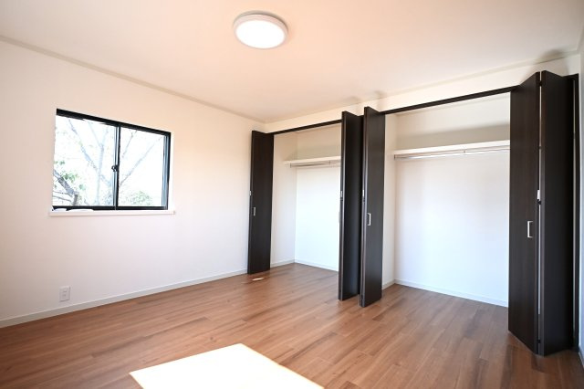 伊勢原市桜台４丁目　戸建の洋室