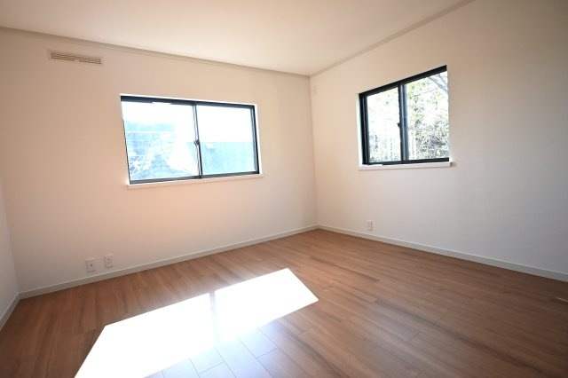 伊勢原市桜台４丁目　戸建の洋室