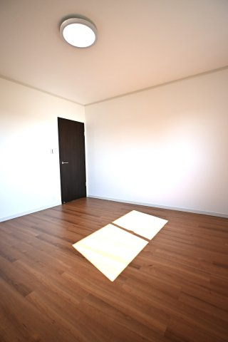 伊勢原市桜台４丁目　戸建の洋室