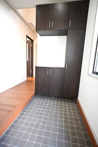 伊勢原市桜台４丁目　戸建の玄関