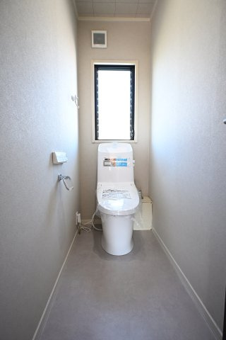 伊勢原市桜台４丁目　戸建のトイレ