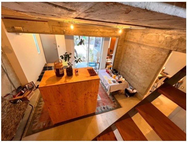 大山崎町円明寺脇山の内装|リビング階段が採用されていて、常にリビングを通り二階に上がるため、家族間のコミュニケーションが自然と深まりそうです。