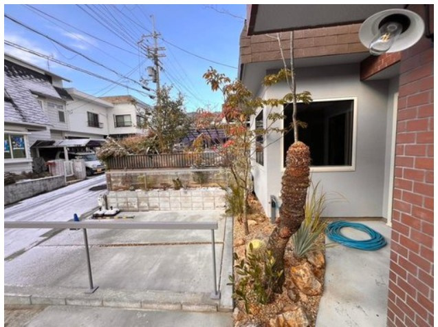 大山崎町円明寺脇山の駐車場|駐車スペースには車を二台停めることができます。