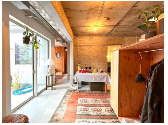 大山崎町円明寺脇山の居間・リビング|南側の大きな掃き出し窓から、明るい陽射しが差し込む心地の良いリビングです◎
家族団らんが深まります。