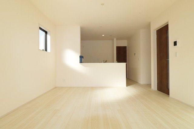 郡山市安積町笹川字北向　　　2号棟　　　安積第３小学校、安積第２中学区　の居間・リビング