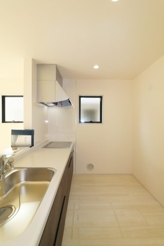 郡山市安積町笹川字北向　　　2号棟　　　安積第３小学校、安積第２中学区　のキッチン