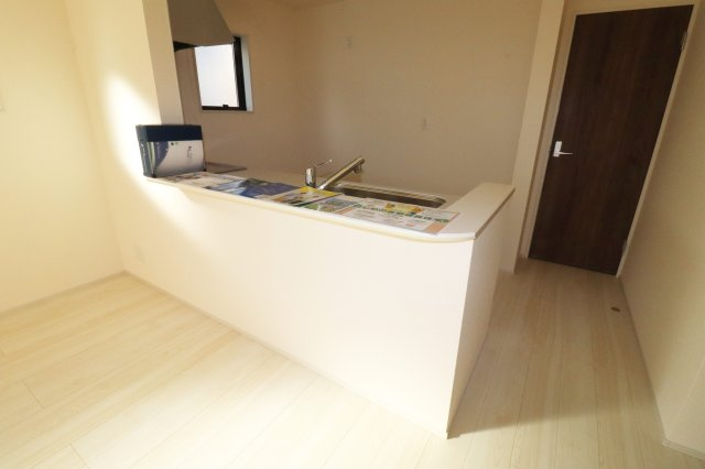 郡山市安積町笹川字北向　　　2号棟　　　安積第３小学校、安積第２中学区　のキッチン