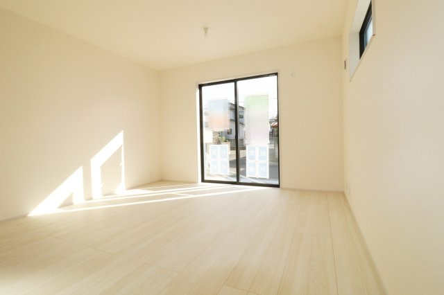 郡山市安積町笹川字北向　　　2号棟　　　安積第３小学校、安積第２中学区　の居間・リビング