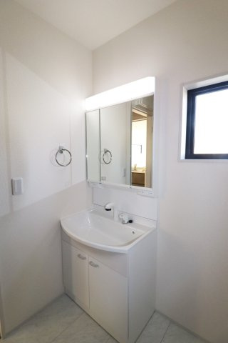 郡山市安積町笹川字北向　　　2号棟　　　安積第３小学校、安積第２中学区　の洗面所