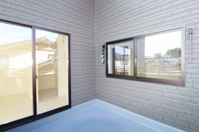 郡山市安積町笹川字北向　　　2号棟　　　安積第３小学校、安積第２中学区　のバルコニー|※同社施工例