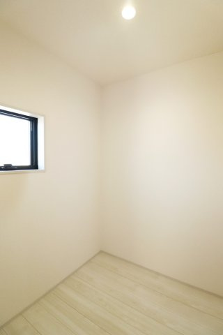 郡山市安積町笹川字北向　　　2号棟　　　安積第３小学校、安積第２中学区　の洋室|テレワークルーム♪