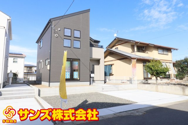 郡山市安積町笹川字北向　　　2号棟　　　安積第３小学校、安積第２中学区　の外観|南西側から見た駐車場を含む外観