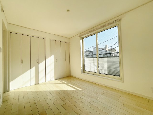 北区志茂3丁目 全3棟 3号棟の洋室|3階6.0帖洋室　南側バルコニーに面し明るいお部屋です(3号棟)