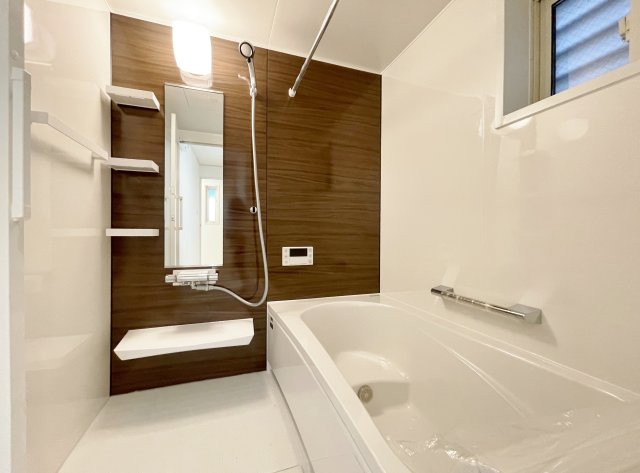 北区志茂3丁目 全3棟 3号棟の浴室|一坪タイプの浴室は雨の日のお洗濯や寒い冬場の入浴に便利な浴室換気乾燥機付きです(3号棟)