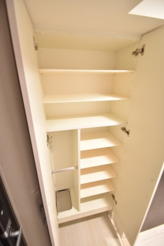 大阪市都島区東野田町５丁目の賃貸マンションの玄関