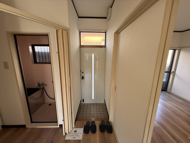 小島ハウスの玄関