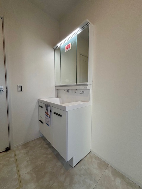 久留米市善導寺町飯田　8号地の洗面所|明るい洗面台は毎朝の歯磨きも快適にできますね♪