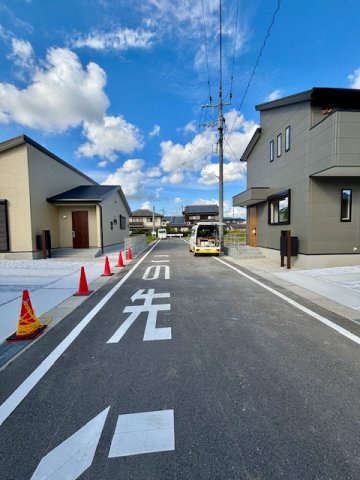 久留米市善導寺町飯田　8号地の前面道路含む現地写真