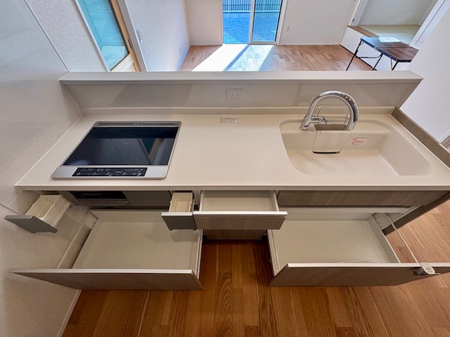 久留米市善導寺町飯田　8号地のキッチン|収納たっぷりシステムキッチン