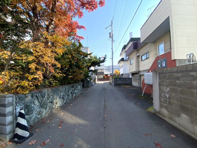 本通5丁目南の前面道路含む現地写真