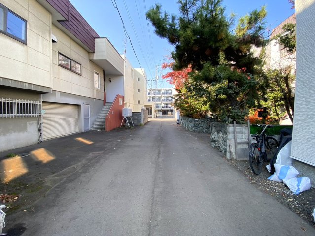 本通5丁目南の前面道路含む現地写真