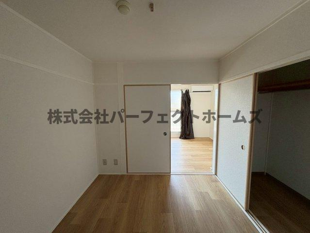 ロイヤルハイツ香里の居間・リビング|ゆったり過ごせる居間です