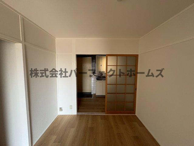 ロイヤルハイツ香里の居間・リビング|ゆったり過ごせる居間です