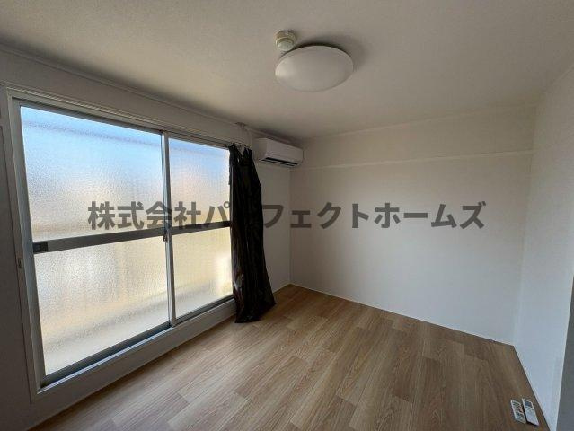 ロイヤルハイツ香里の居間・リビング|居間です