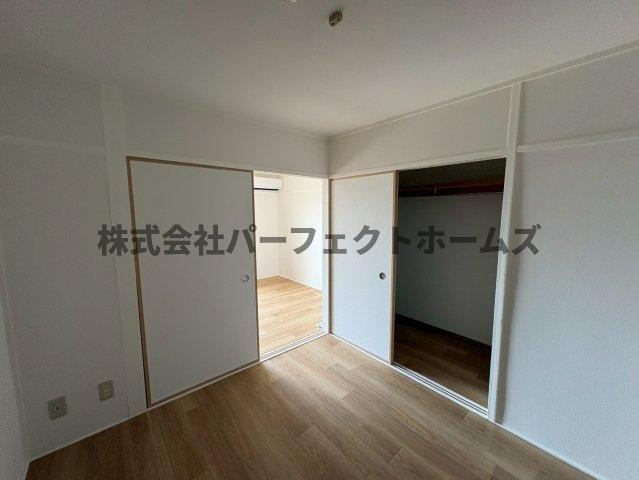 ロイヤルハイツ香里の居間・リビング|使いやすい居間です