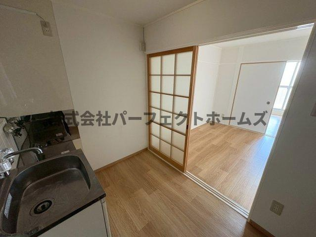 ロイヤルハイツ香里の居間・リビング|ゆったりとした居間です