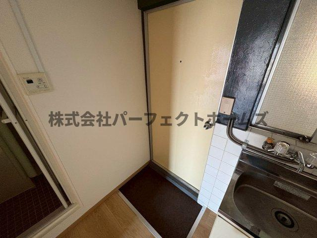 ロイヤルハイツ香里の玄関|明るい玄関です