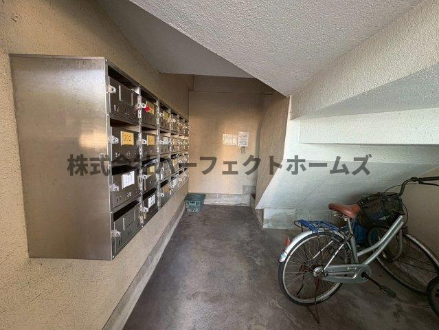 ロイヤルハイツ香里のロビー