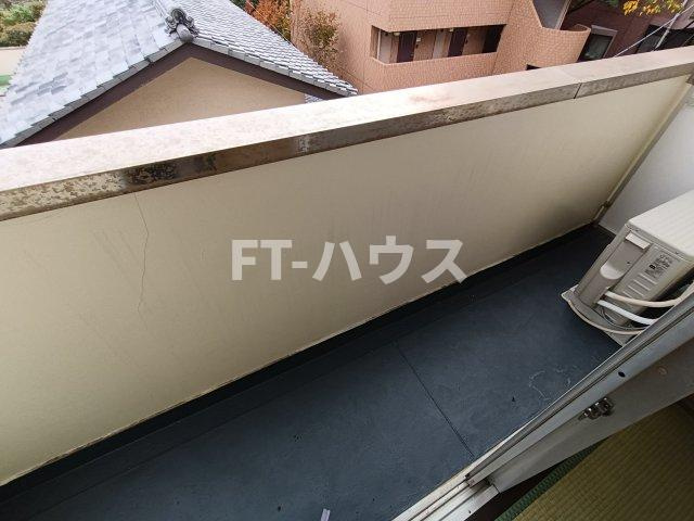 津田沼ビルのバルコニー
