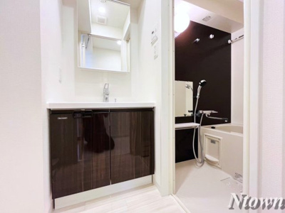 【独立洗面台】 | ディアレイシャス東別院Ⅱ | 朝の支度にも助かる、独立の洗髪洗面化粧台