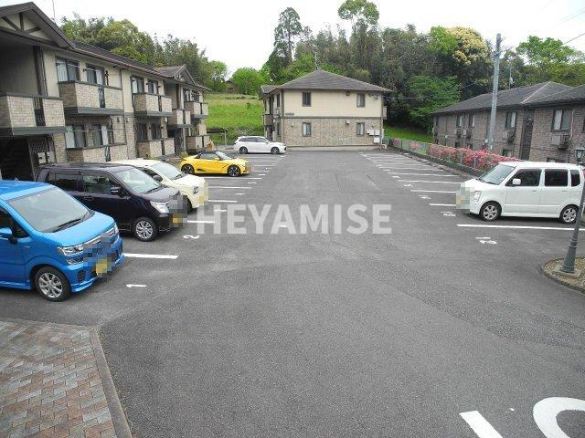 スカイコート大村Ⅱの駐車場