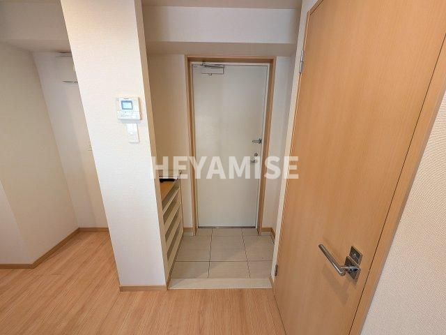 ルーシッド中央の玄関