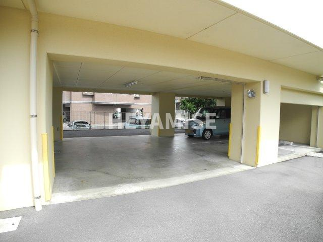 ルーシッド中央の駐車場