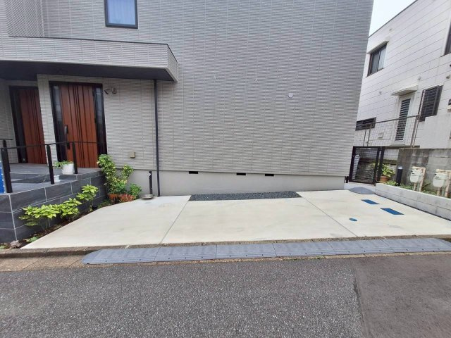 メゾン前貝塚の駐車場|★旭化成ヘーベルメゾン施工★オール電化★