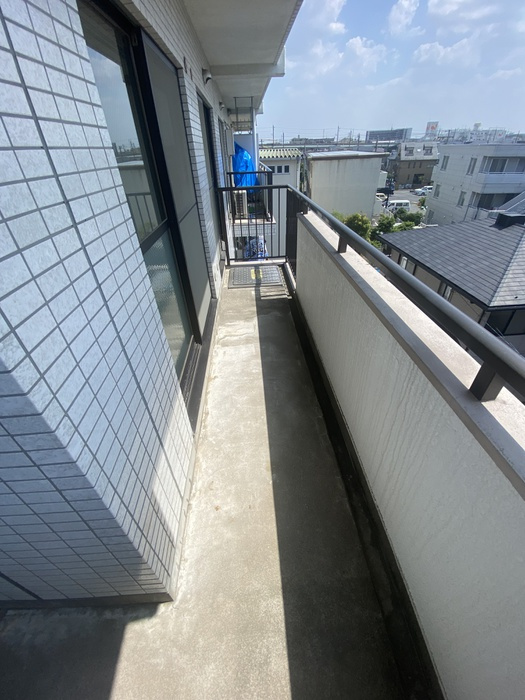 シャイン浦和第1のバルコニー|外からの目が気にならないバルコニーで洗濯物が干せます