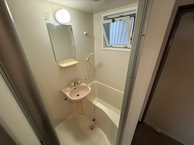 リヴェール西出の浴室