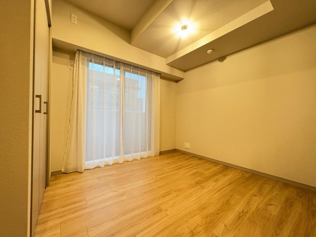 ルネ上野桜木の洋室