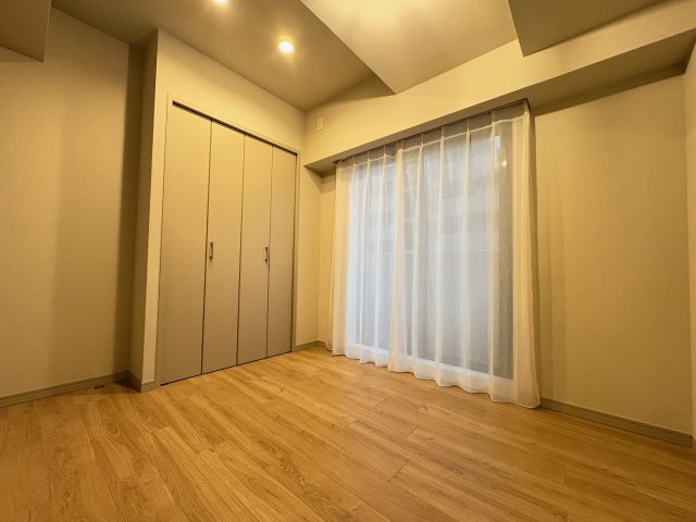 ルネ上野桜木の洋室