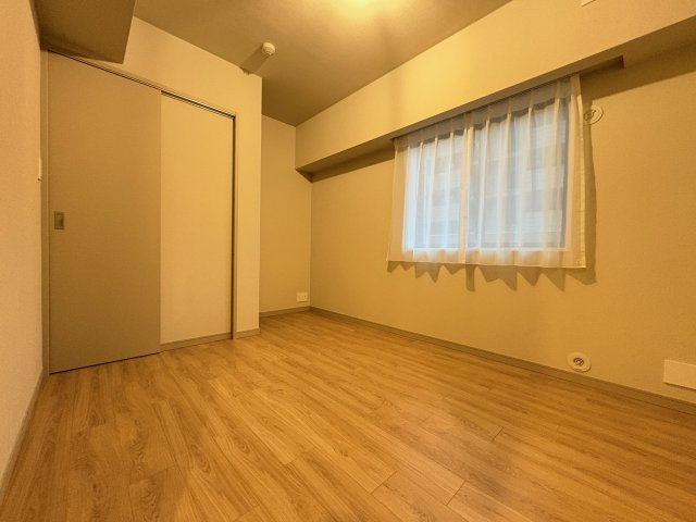 ルネ上野桜木の洋室